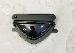 Замок для сумки. Черный никель 51х33 мм