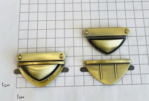 Замок для сумки. Антик браш 51х33 мм