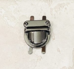 Замок для сумки. Черный никель 30х30 мм