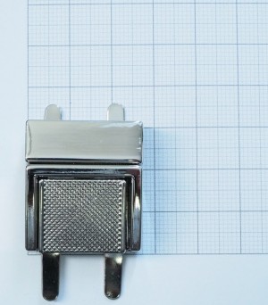 Замок для сумки. Никель 27х30 мм