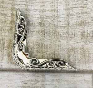 Уголок для сумки. Никель