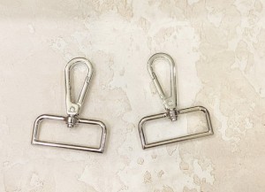 Карабин для сумки. Никель 39 мм