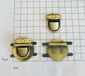 Замок для сумки. Антик браш 23х28 мм