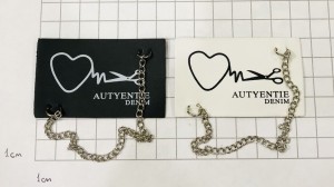 Нашивка кожаная + цепочка. черный