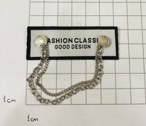 Нашивка кожаная + цепочка. черно-белый