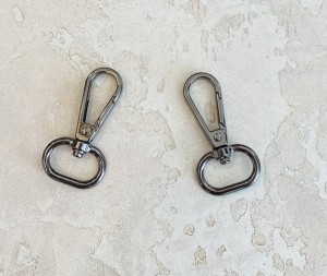 Карабин для сумки. Черный никель 20 мм