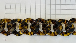 Цепочка пластиковая декоративная 39х32х7 мм