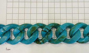 Цепочка пластиковая декоративная 40х33х7 мм