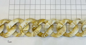 Цепочка пластиковая декоративная 40х32х7 мм