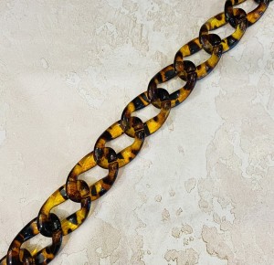 Цепочка пластиковая декоративная 38х25х8 мм