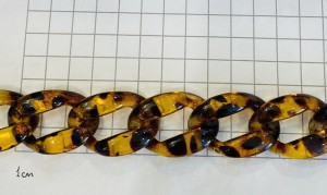 Цепочка пластиковая декоративная 38х25х8 мм