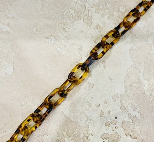 Цепочка пластиковая декоративная 27х16х4 мм