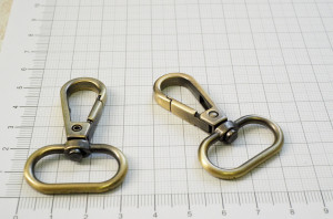 Карабин для сумки. Антик браш 25 мм