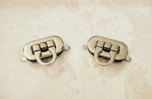 Замок для сумки. Никель 30х15 мм