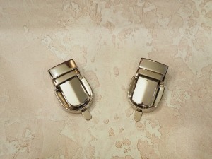 Замок для сумки. Никель 30х44 мм