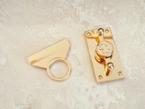 Замок для сумки. Золото 70х35 мм