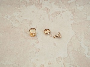 Хольнитен двухсторонний. Золото 9х9 мм