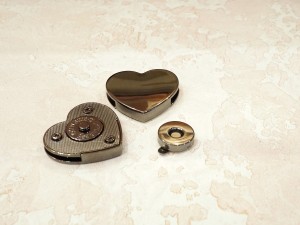 Замок для сумки на магните. Черный никель 40х36 мм