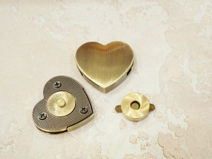 Замок для сумки на магните. Антик браш 40х36 мм