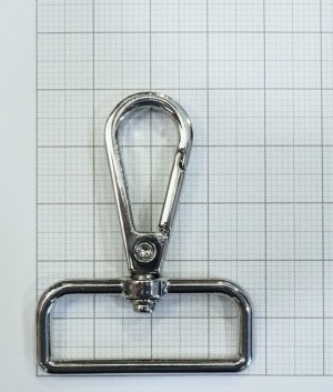 Карабин для сумки. Никель 30 мм