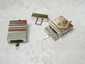 Замок для сумки. Никель 30х40 мм