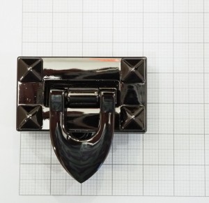 Замок для сумки. Черный никель 41х23 мм