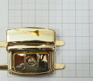 Замок для сумки. Золото 32х32 мм