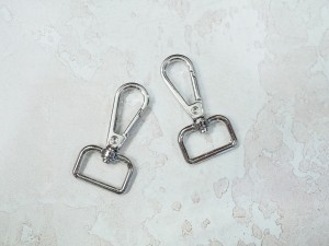 Карабин для сумки. Никель 20 мм