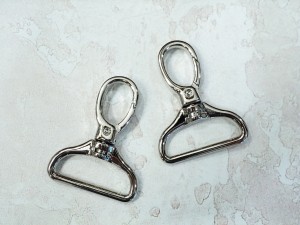 Карабин для сумки. Никель 32 мм