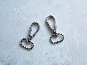 Карабин для сумки. Никель 20 мм