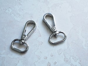 Карабин для сумки. Никель 20 мм