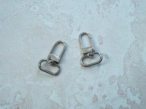 Карабин для сумки. Никель 16 мм