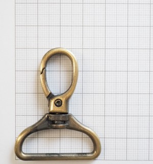 Карабин для сумки. Антик браш 32 мм