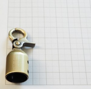 Ручкодержатель с карабином. Антик браш (47х14 мм)