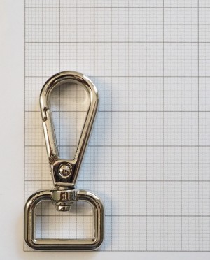 Карабин для сумки. Никель 16 мм